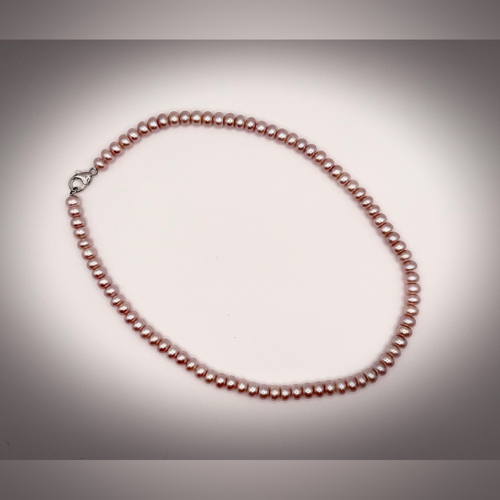 NWOT Genuine Freshwater 18” Pearl Necklace
